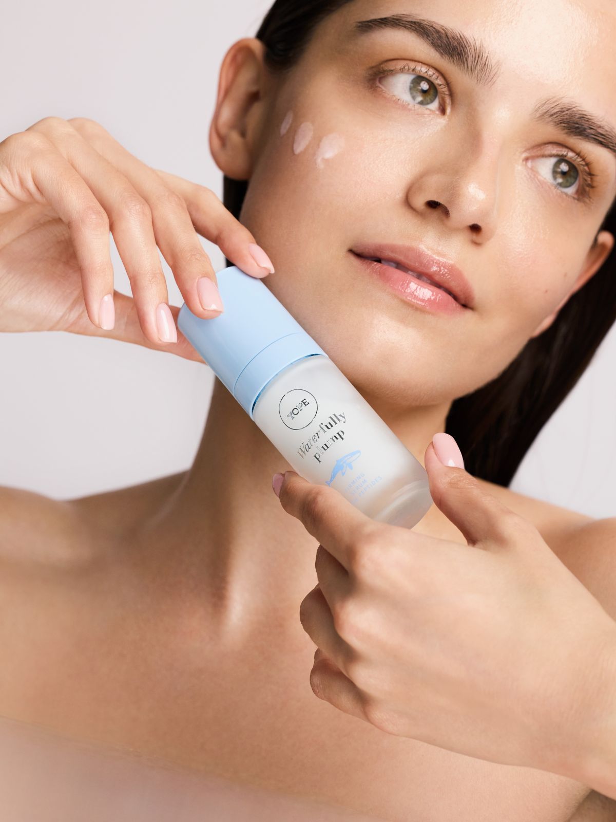 Waterfully Plump Ujędrniające serum z peptydami